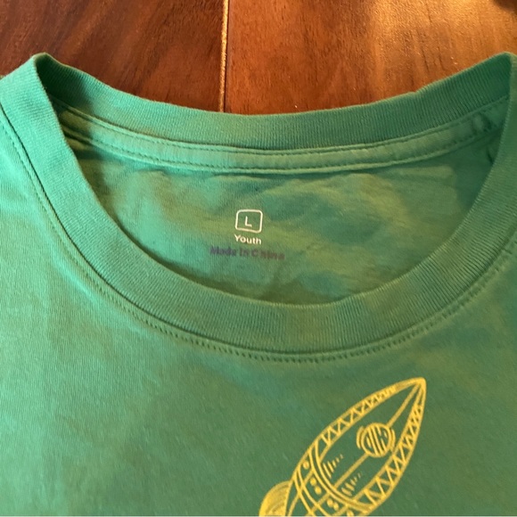 Apple Store tee, NWOT, Youth size Large - Picture 5 of 6